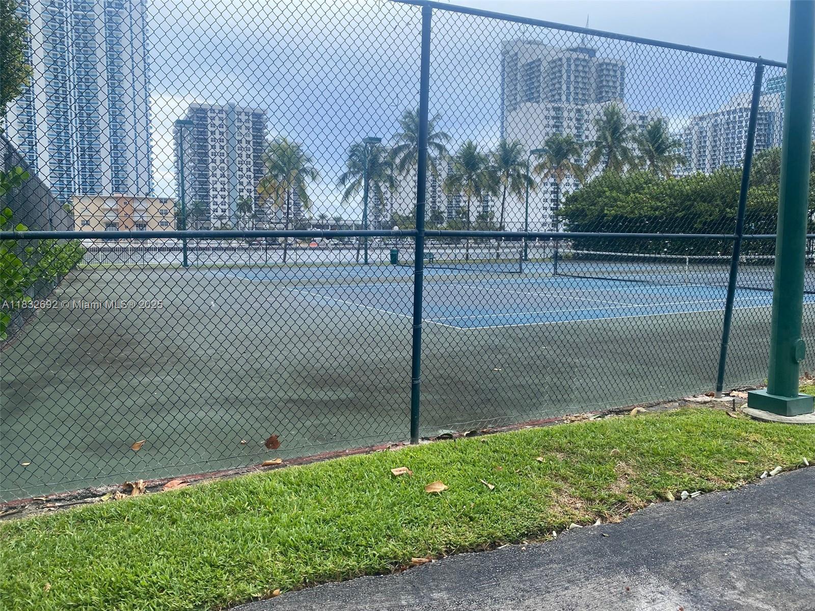 1000 Parkview Dr #427, Hallandale Beach, Florida image 3