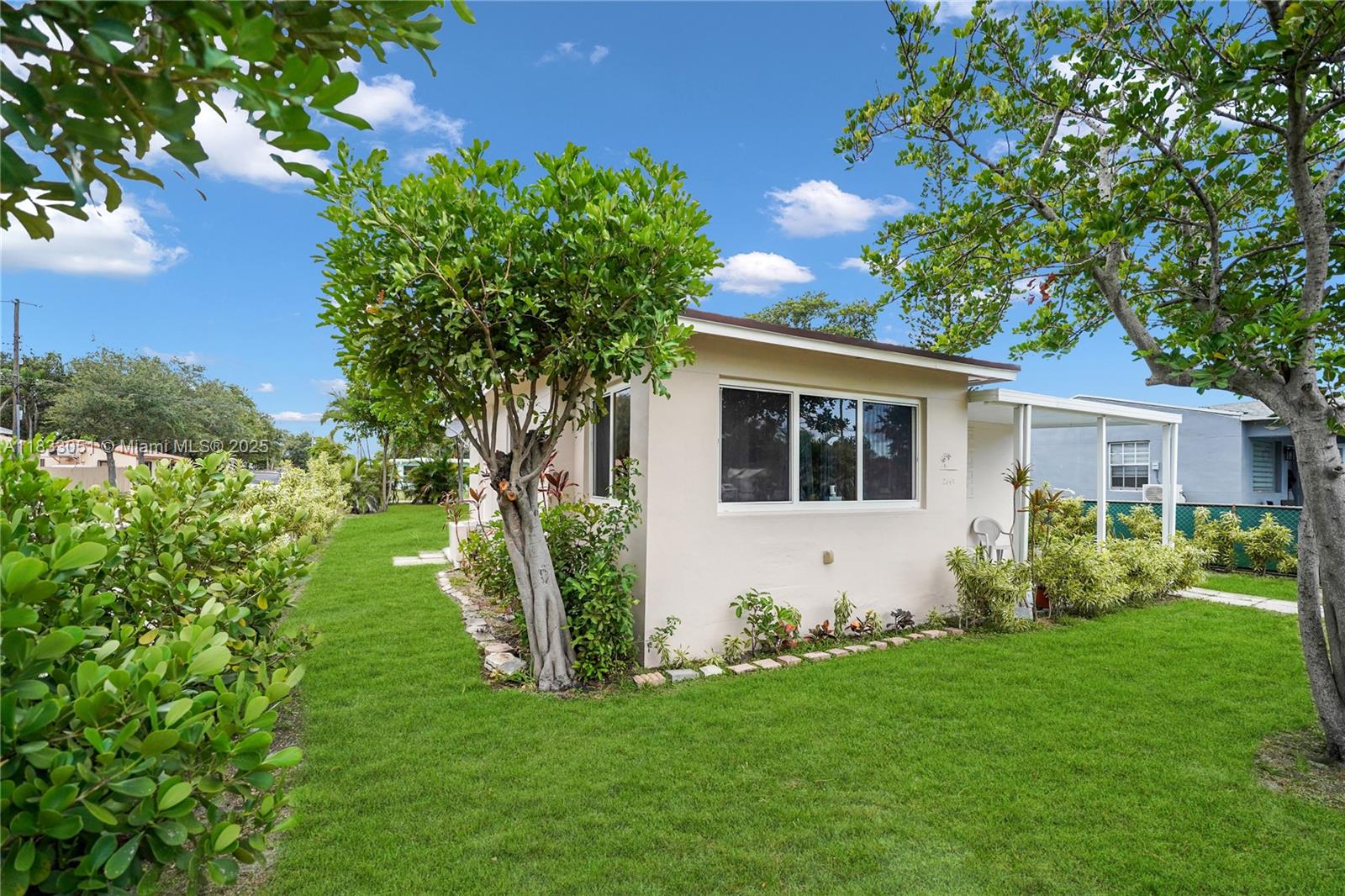 2447 Harding St, Hollywood, Florida image 12