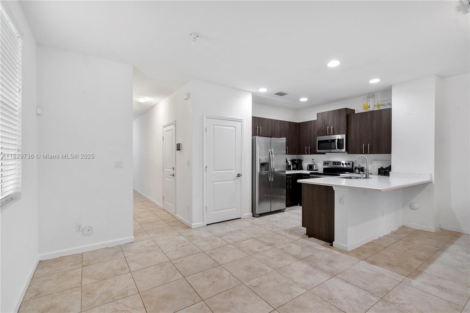 1128 NW 40th Ter, Lauderhill, Florida image 8