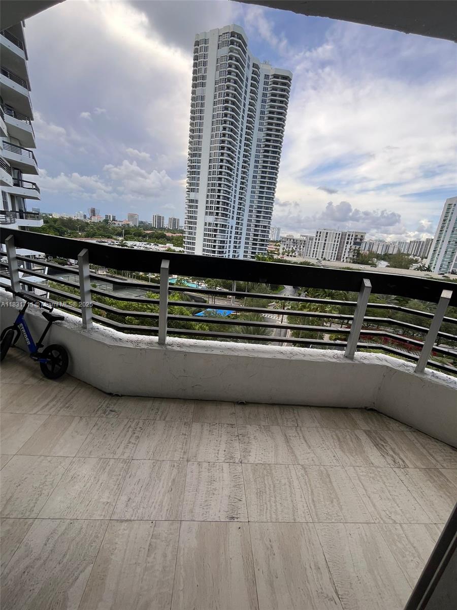 3600 NE Mystic Pointe Dr #1010, Aventura, Florida image 12