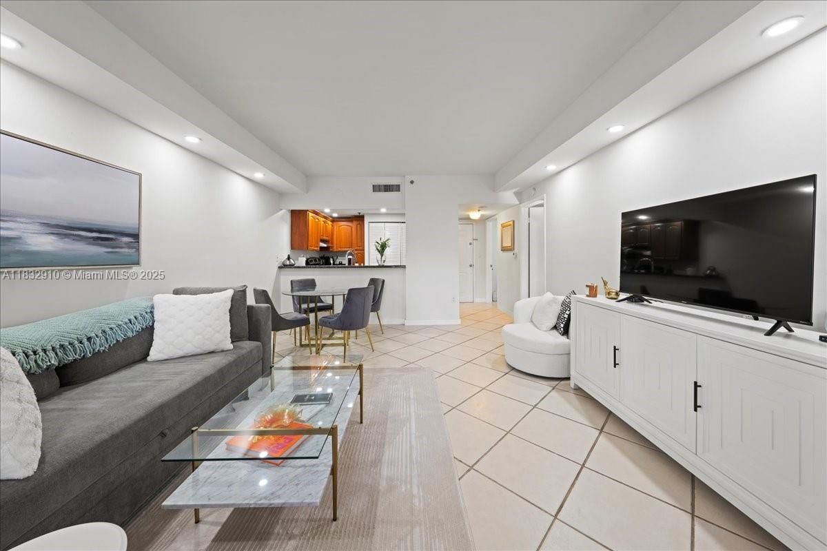 540 Brickell Key Dr #412, Miami, Florida image 4