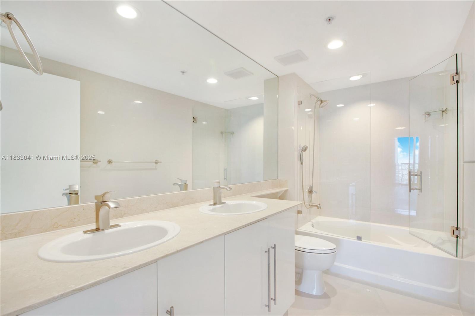 335 S Biscayne Blvd #3309, Miami FL 33131