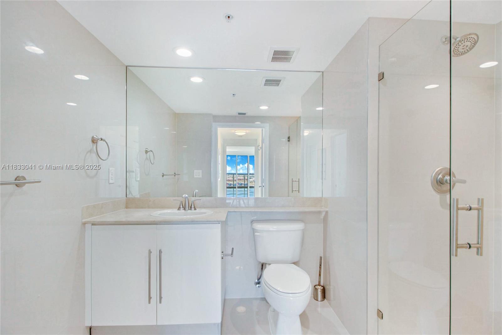335 S Biscayne Blvd #3309, Miami FL 33131