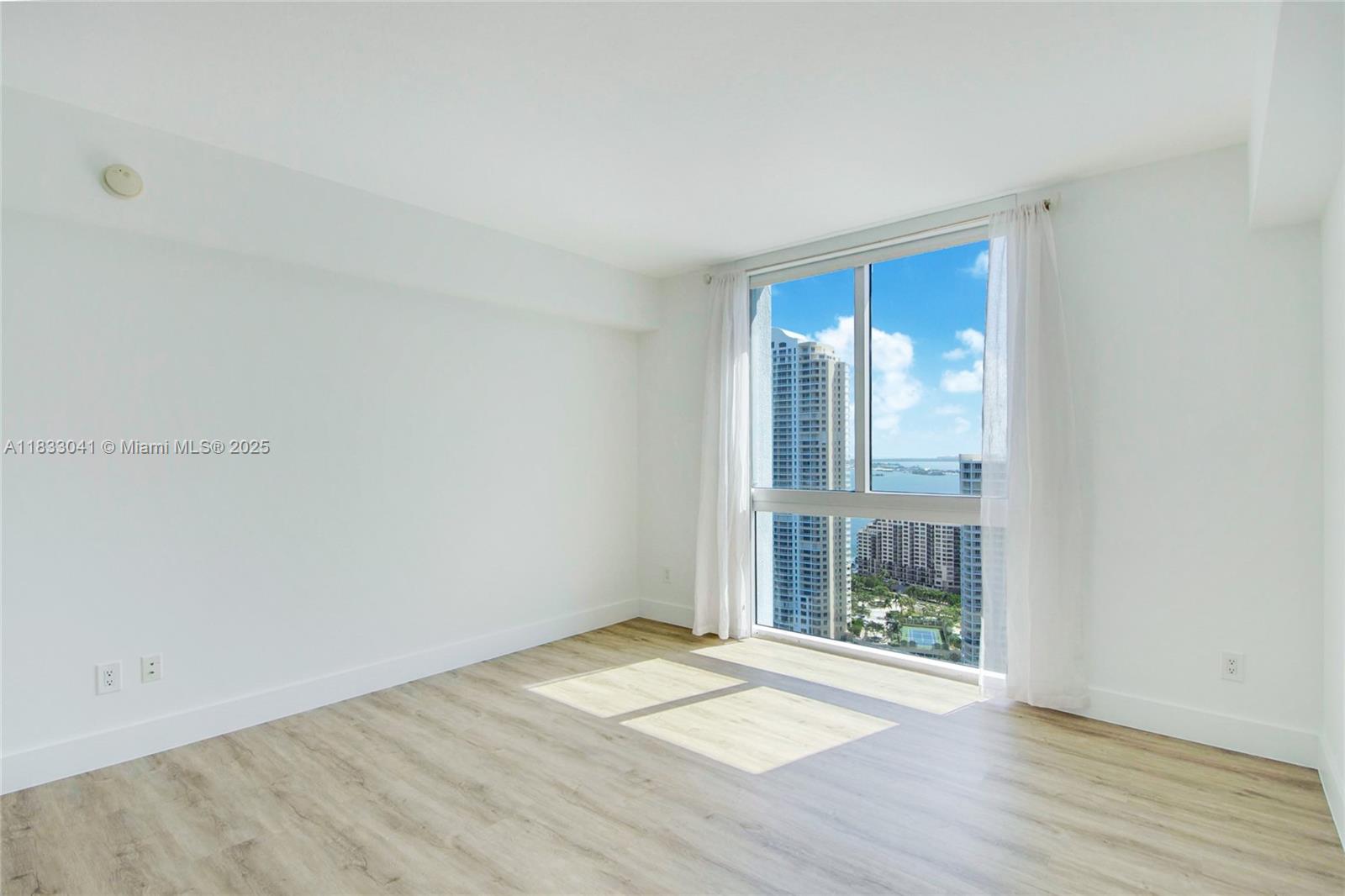 335 S Biscayne Blvd #3309, Miami FL 33131