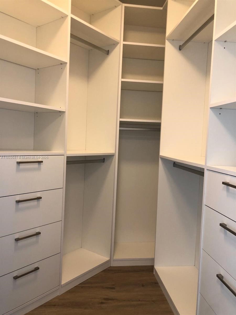 335 S Biscayne Blvd #3309, Miami FL 33131