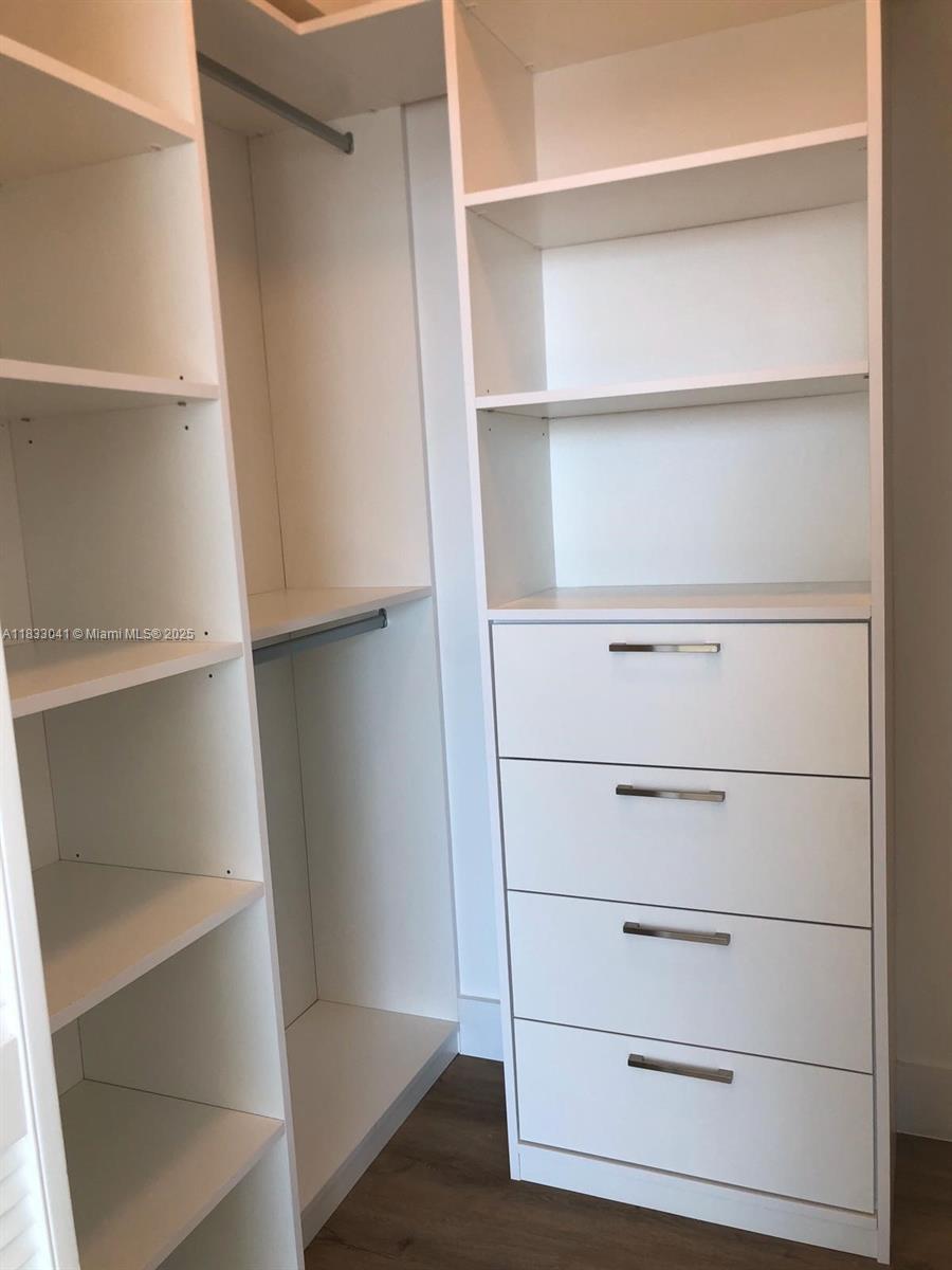 335 S Biscayne Blvd #3309, Miami FL 33131