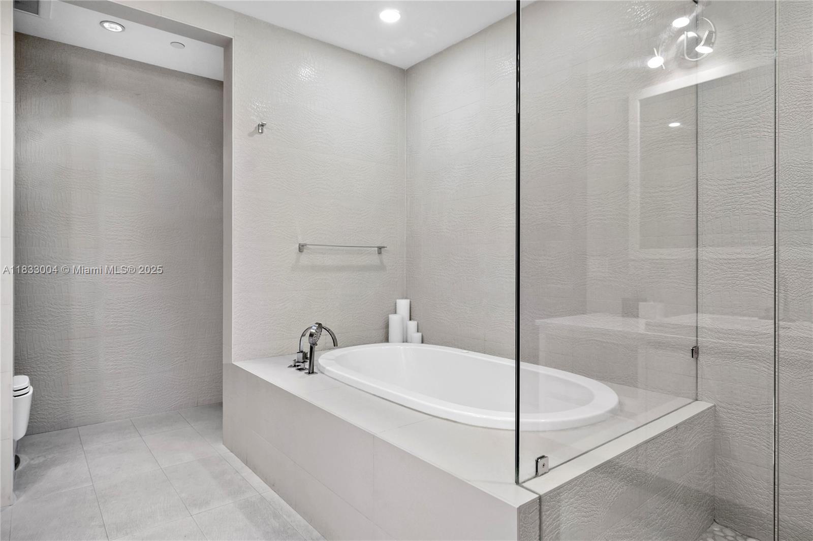 1425 Brickell Ave #42E, Miami, Florida image 30