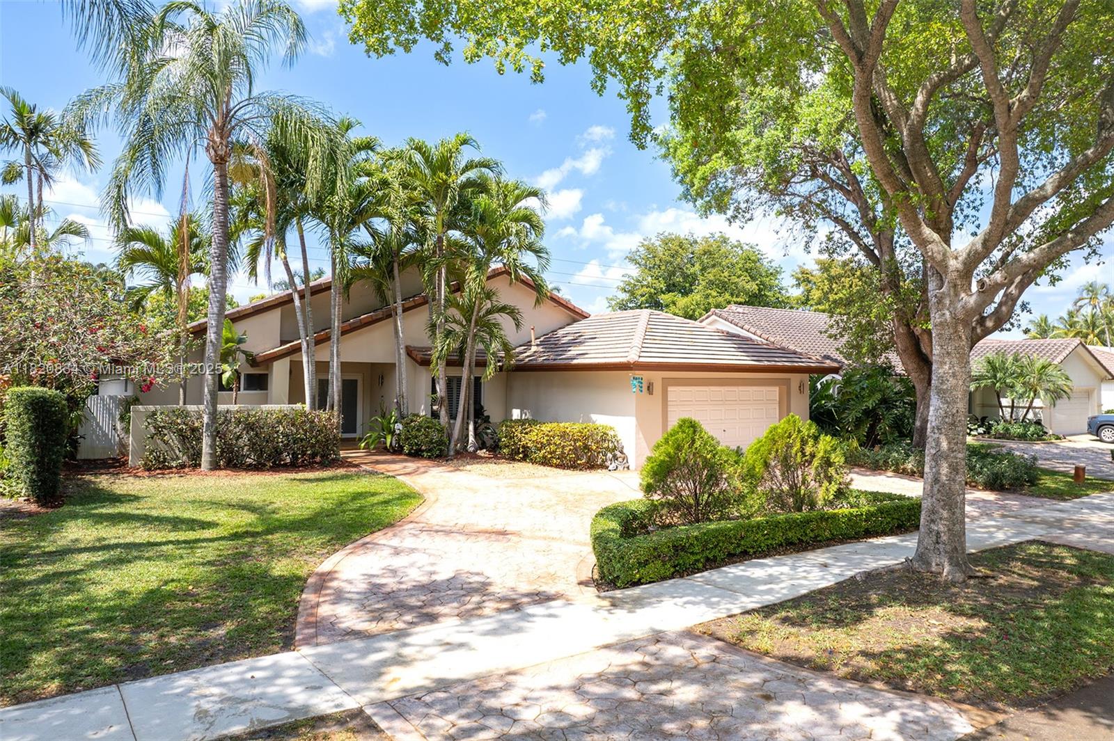 14460 Glencairn Rd, Miami Lakes, Florida image 2