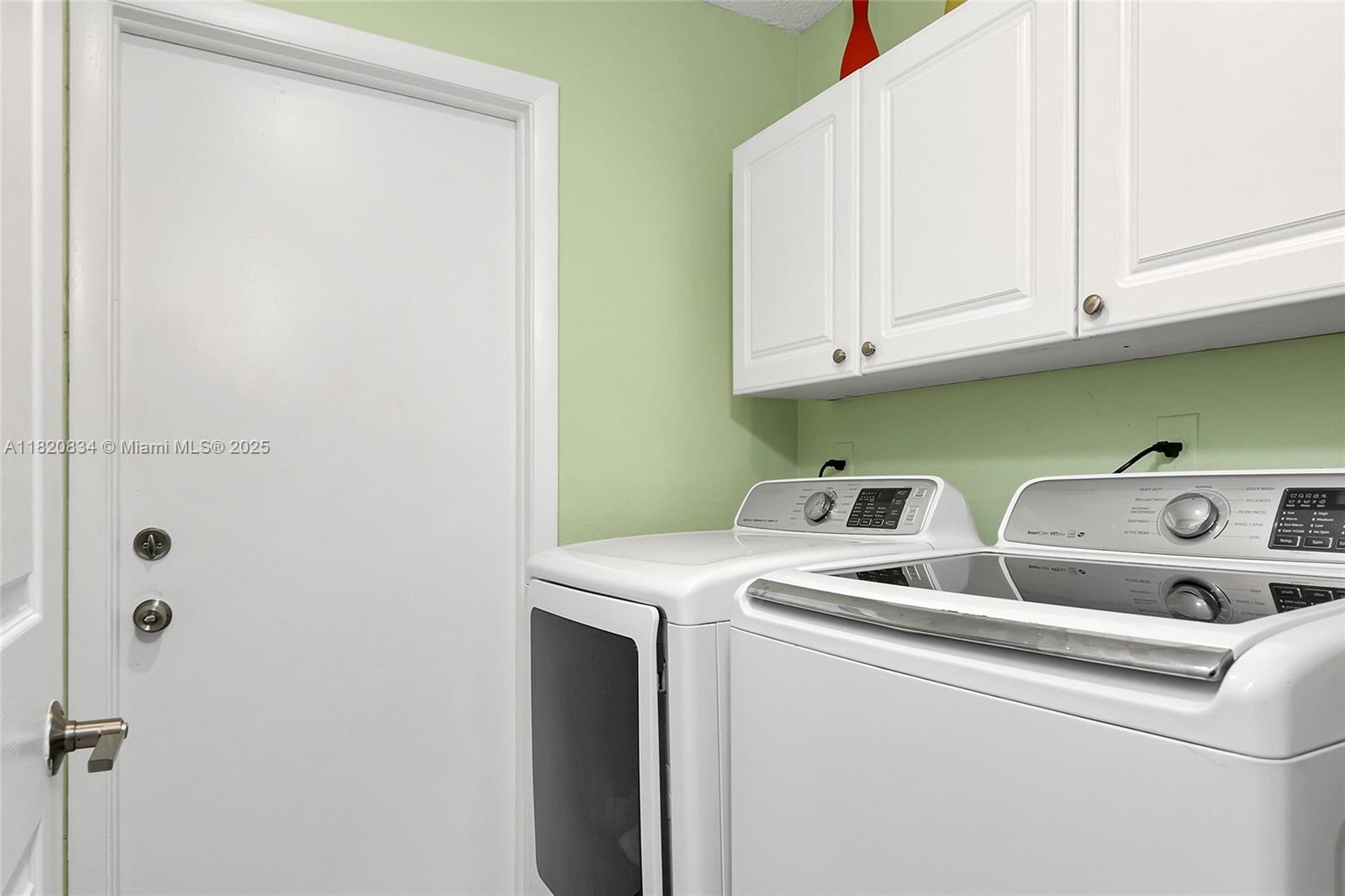 14460 Glencairn Rd, Miami Lakes, Florida image 23