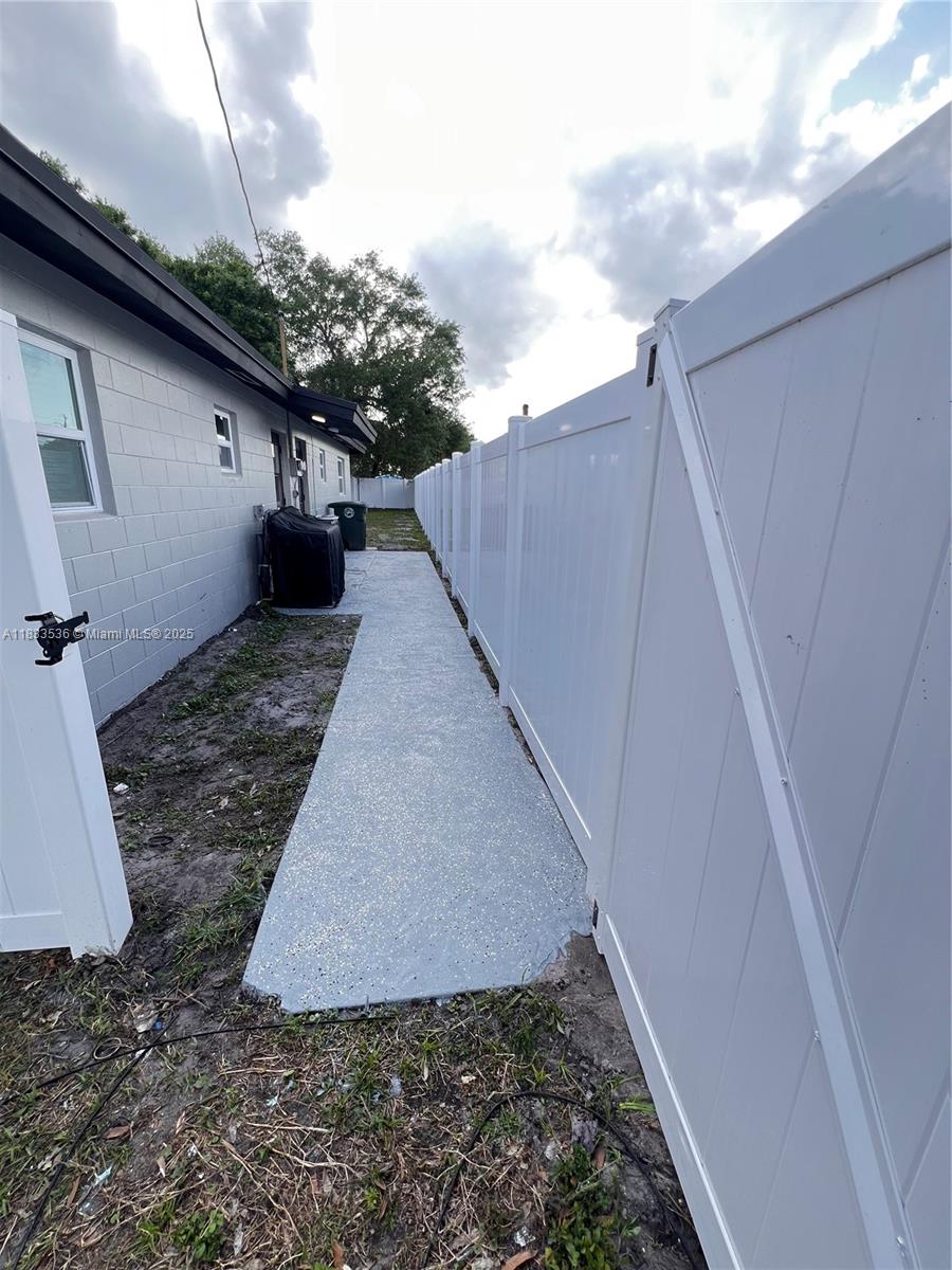 711 N 23rd St, Fort Pierce, Florida image 2