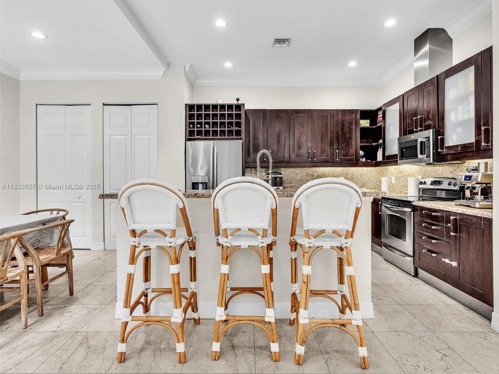 3555 Forest View Cir, Dania Beach, Florida image 33