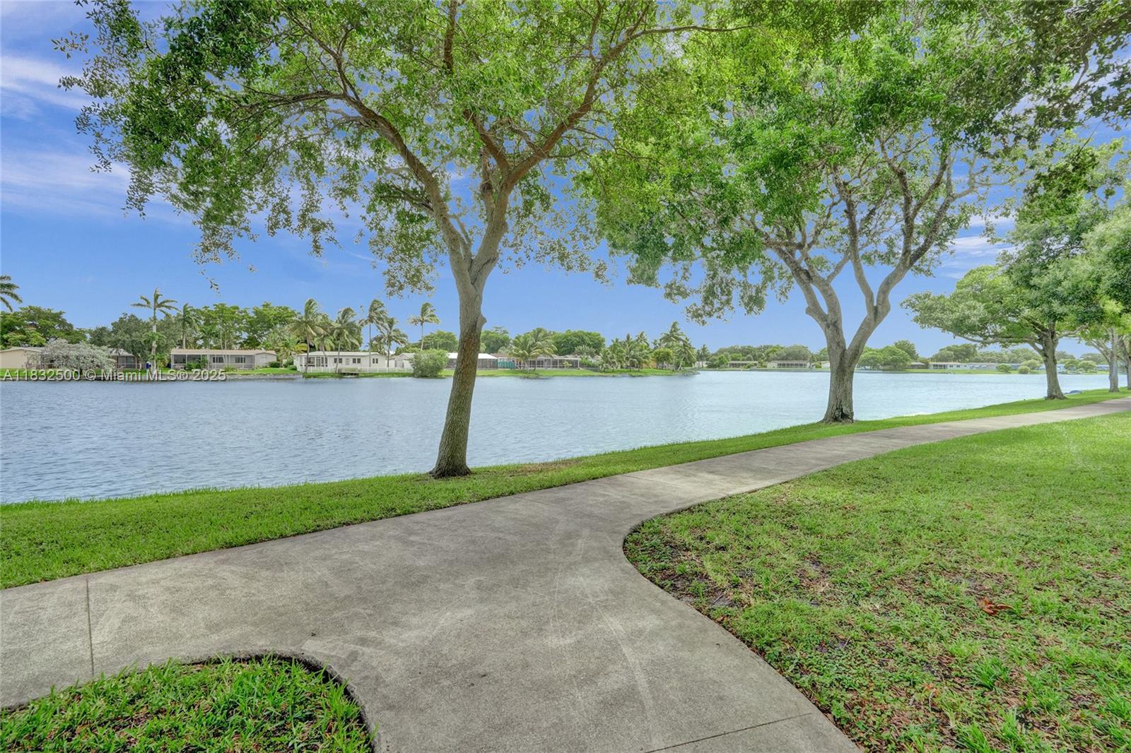 2251 Dogwood Ct, Pembroke Pines, Florida image 41