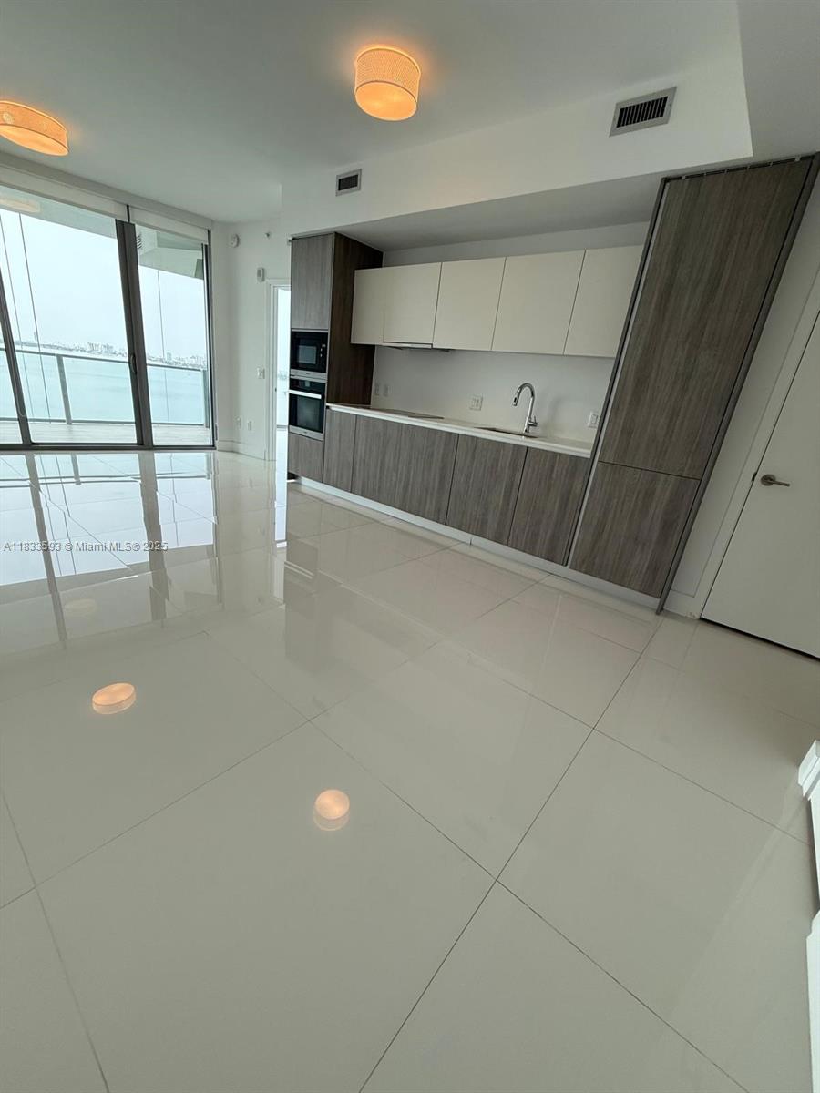 Condo for Rent in Miami, FL
