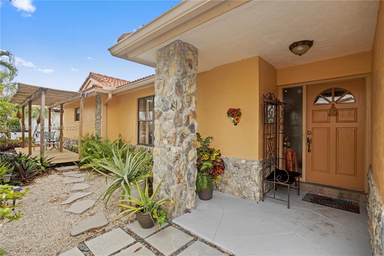 15824 Cotswold Ct, Davie, Florida image 1