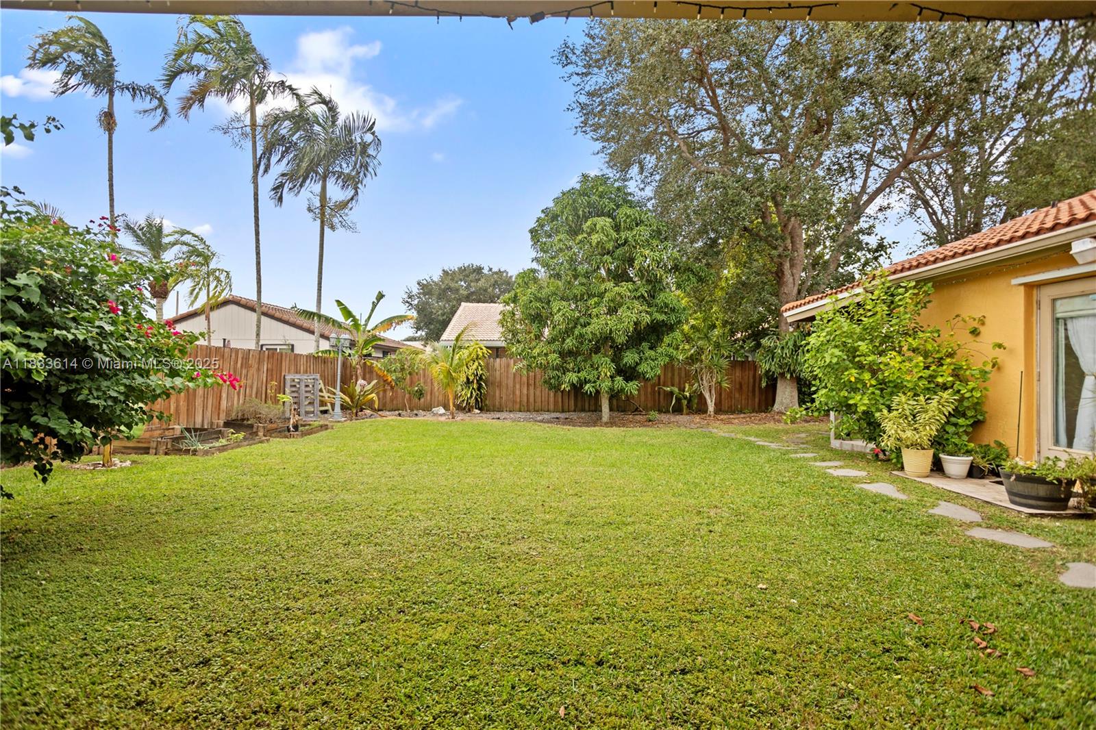 15824 Cotswold Ct, Davie, Florida image 37