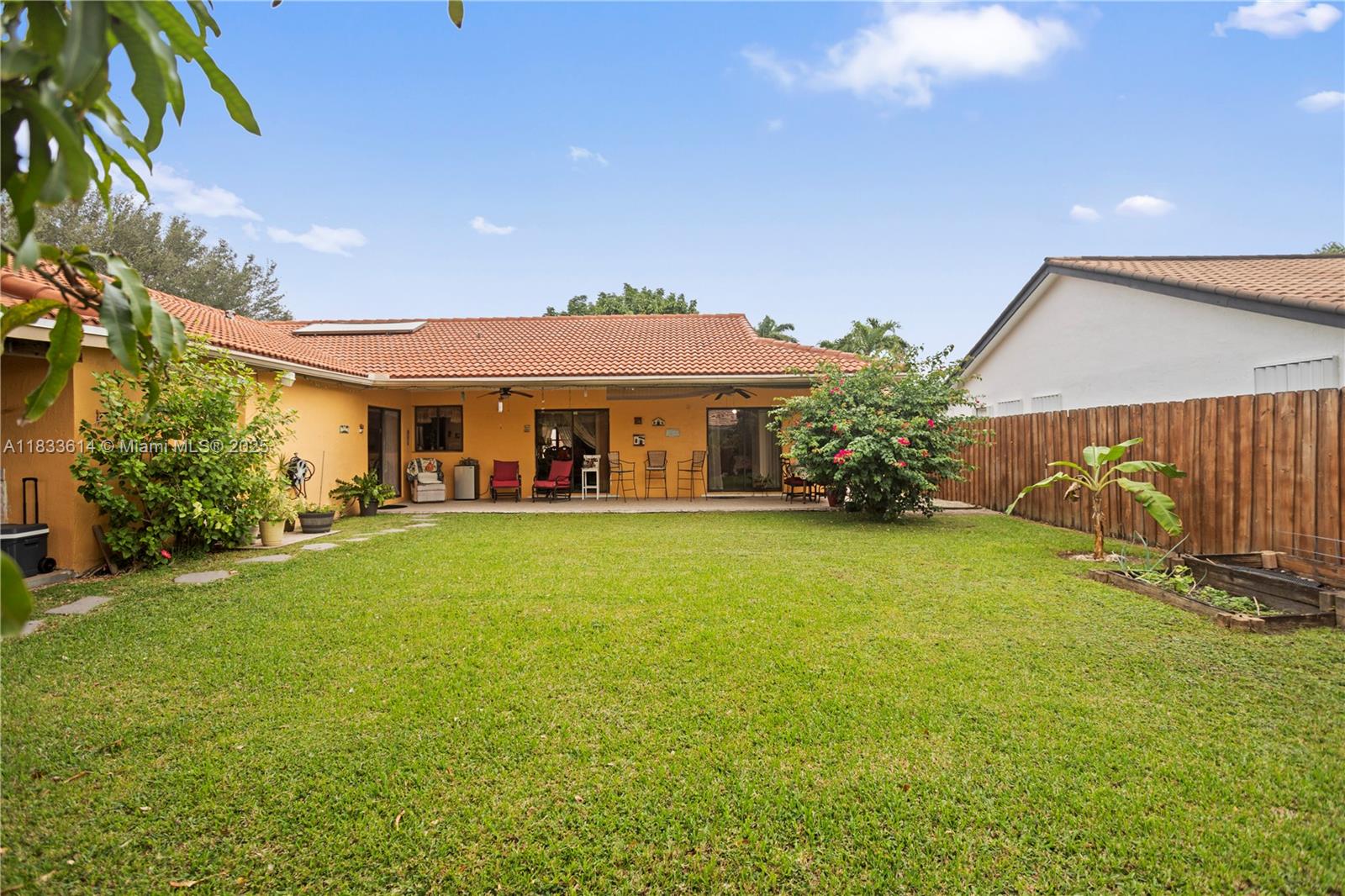 15824 Cotswold Ct, Davie, Florida image 39