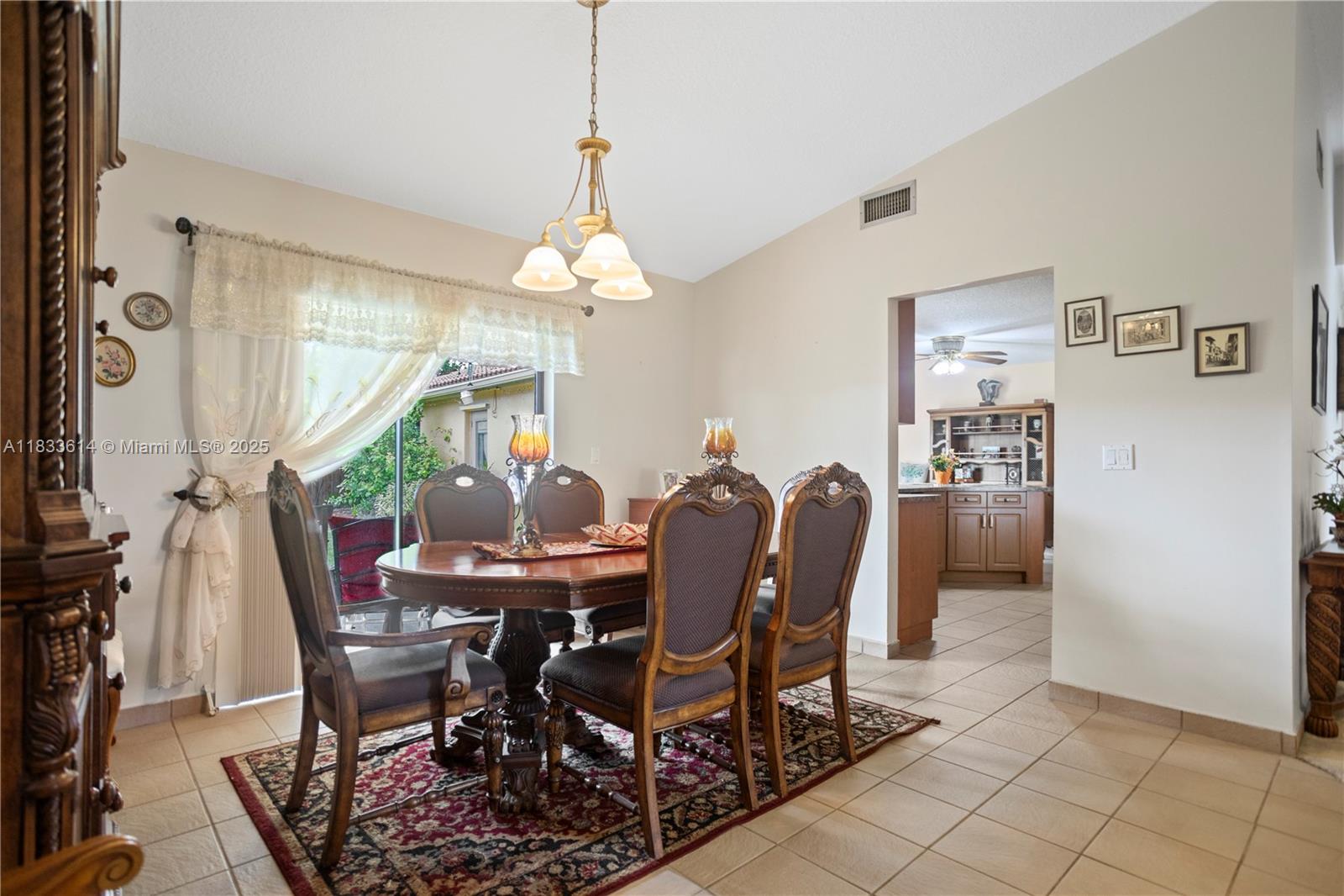 15824 Cotswold Ct, Davie, Florida image 8
