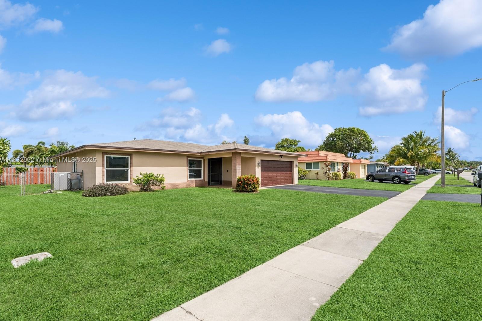 8107 NW 73rd Ter, Tamarac, Florida image 2
