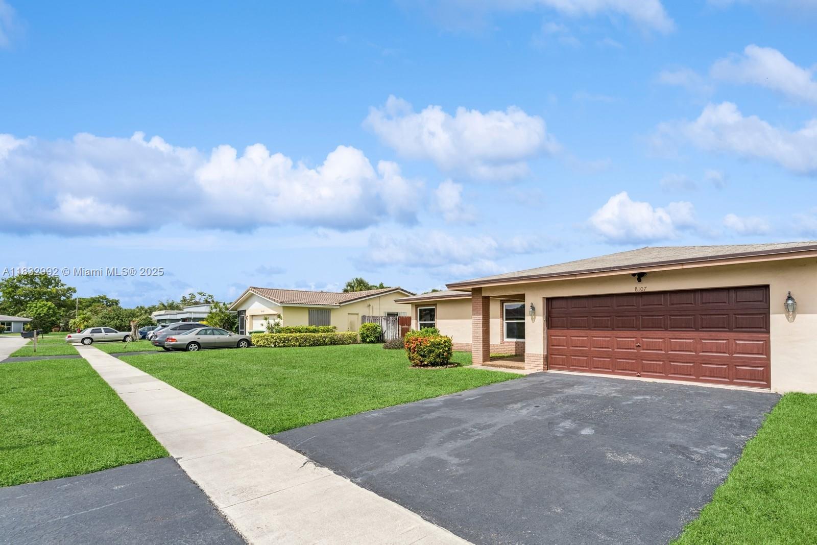 8107 NW 73rd Ter, Tamarac, Florida image 3