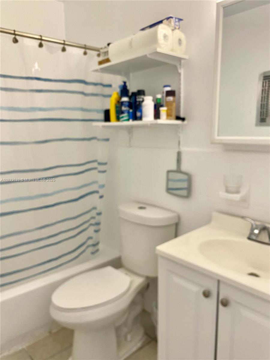 820 SW 11th Ave #15B, Hallandale Beach, Florida image 9