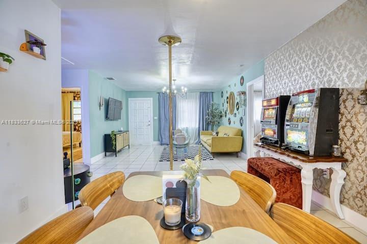 6443 Perry St, Hollywood, Florida image 3