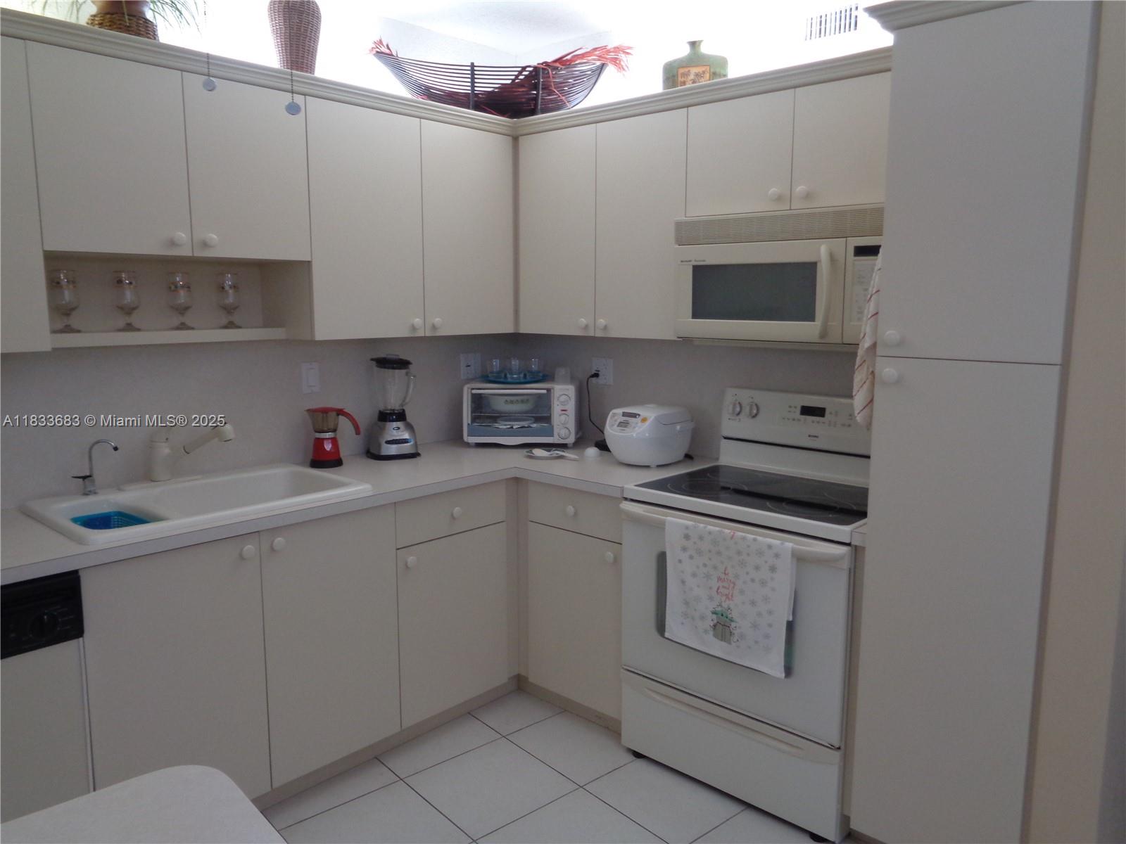3127 S OCEAN DR #120, HALLANDALE BEACH, FL 33009  Photo 11