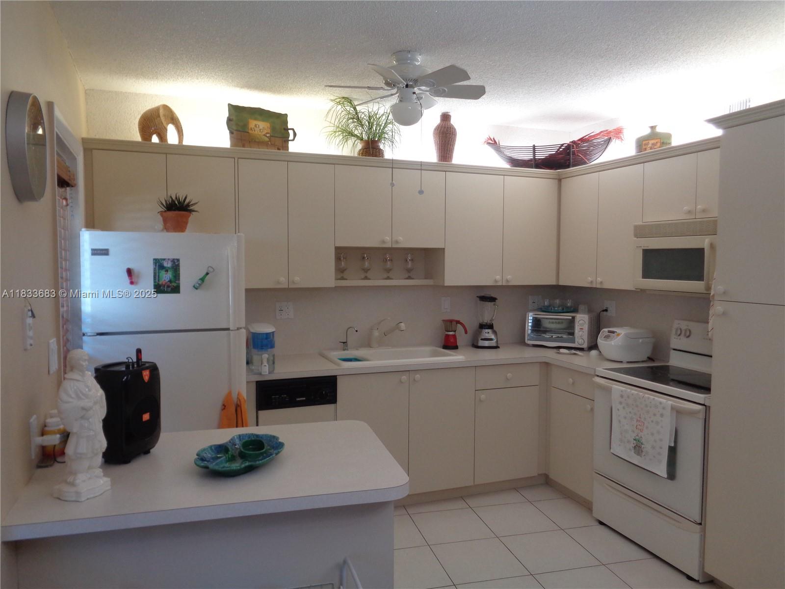 3127 S Ocean Dr #120, Hallandale Beach, Florida image 9