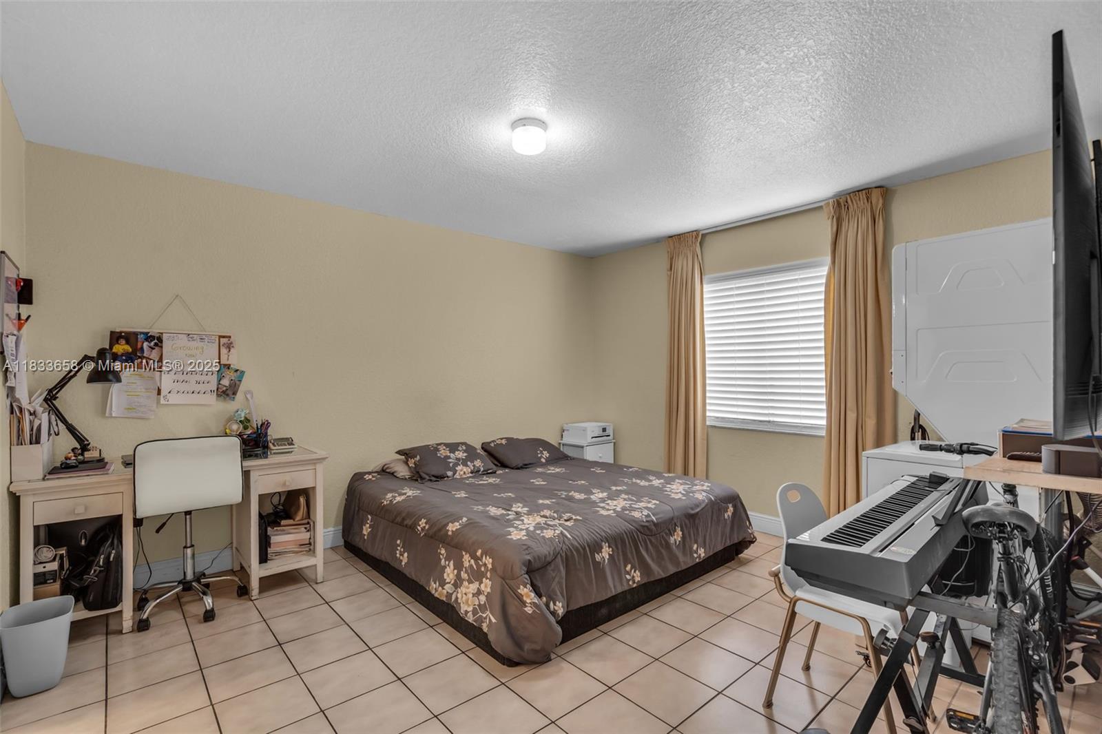 Residential, Hialeah, Florida image 13