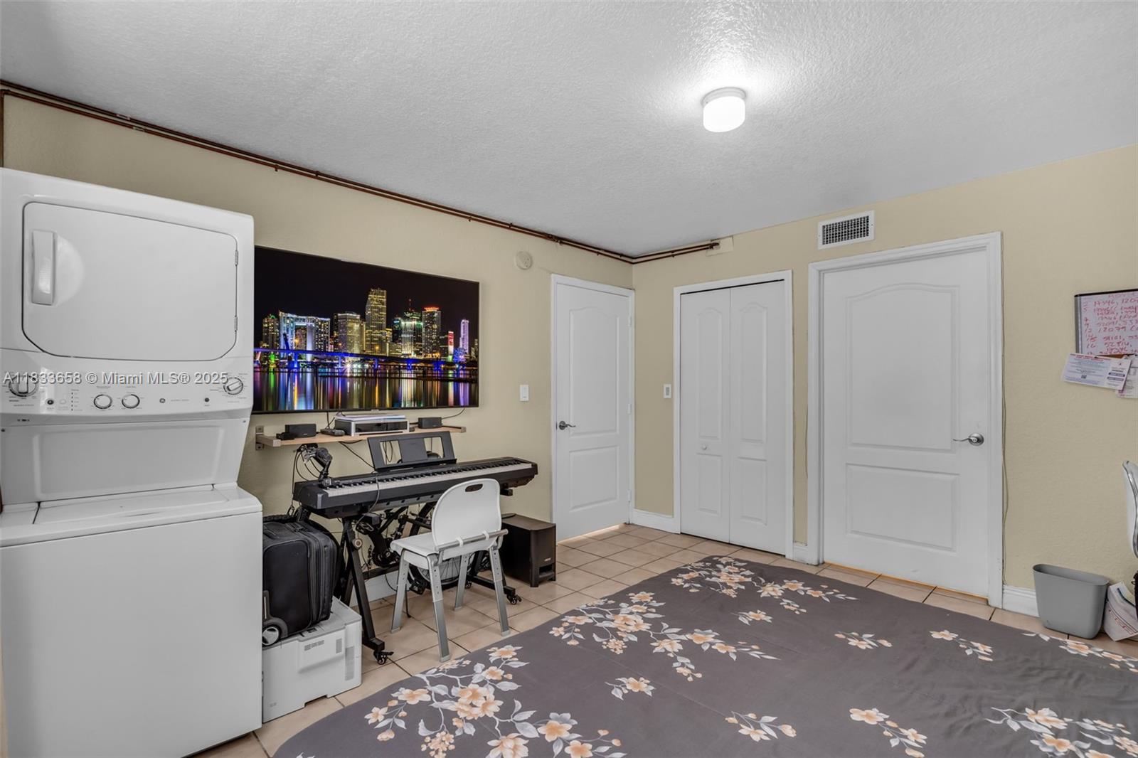 Residential, Hialeah, Florida image 15