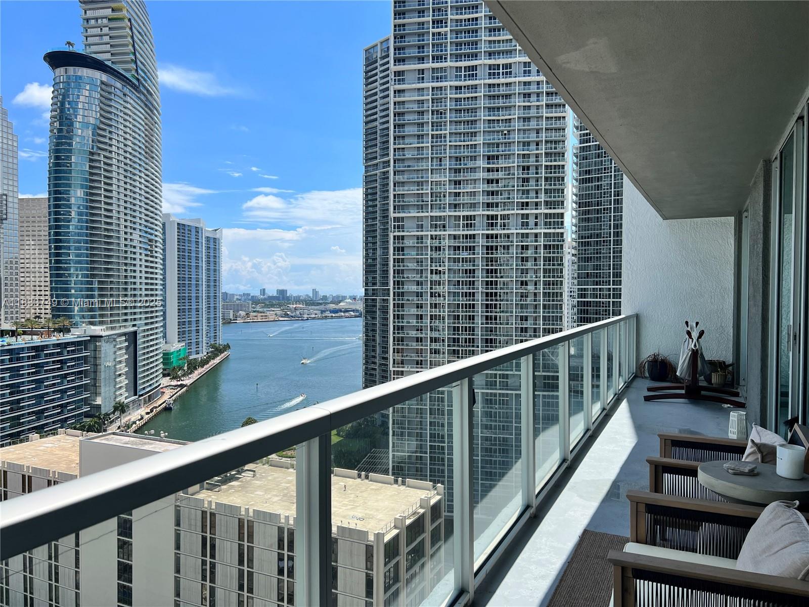 Apartamento para Alugar em Miami, FL