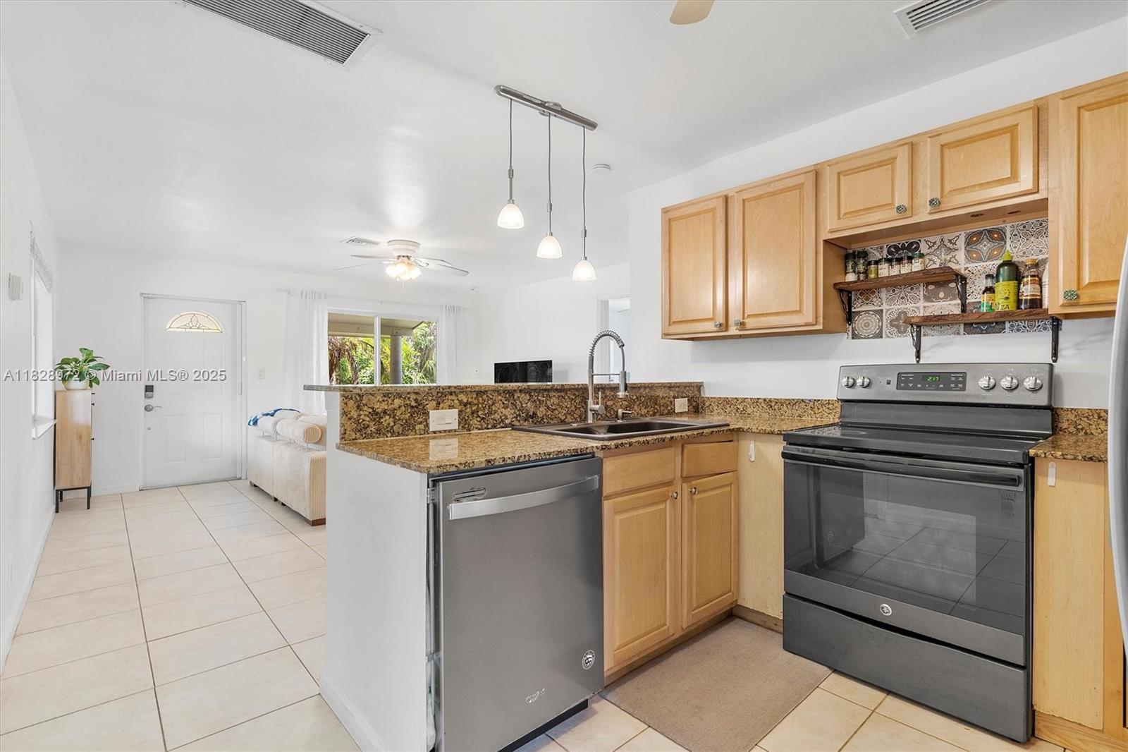 220 NW 35th Ct, Oakland Park, Florida image 12