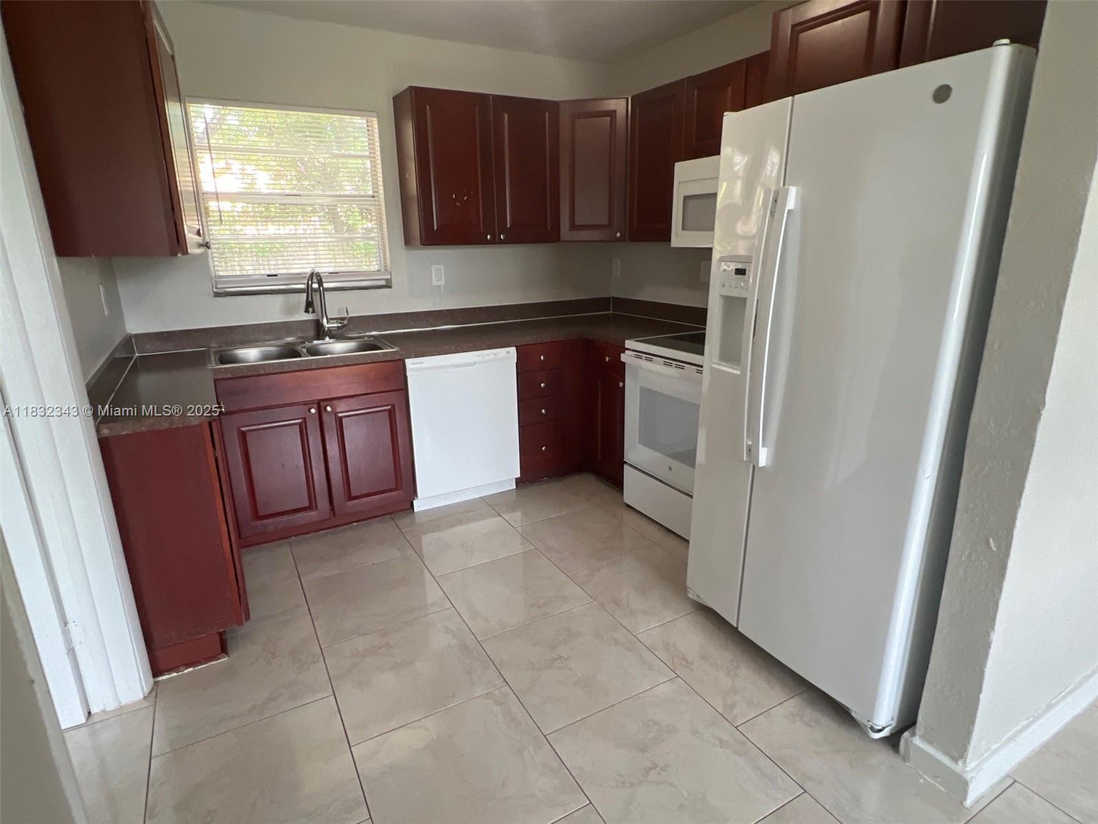 407 S 61ST AVE, HOLLYWOOD, FL 33023  Photo 2