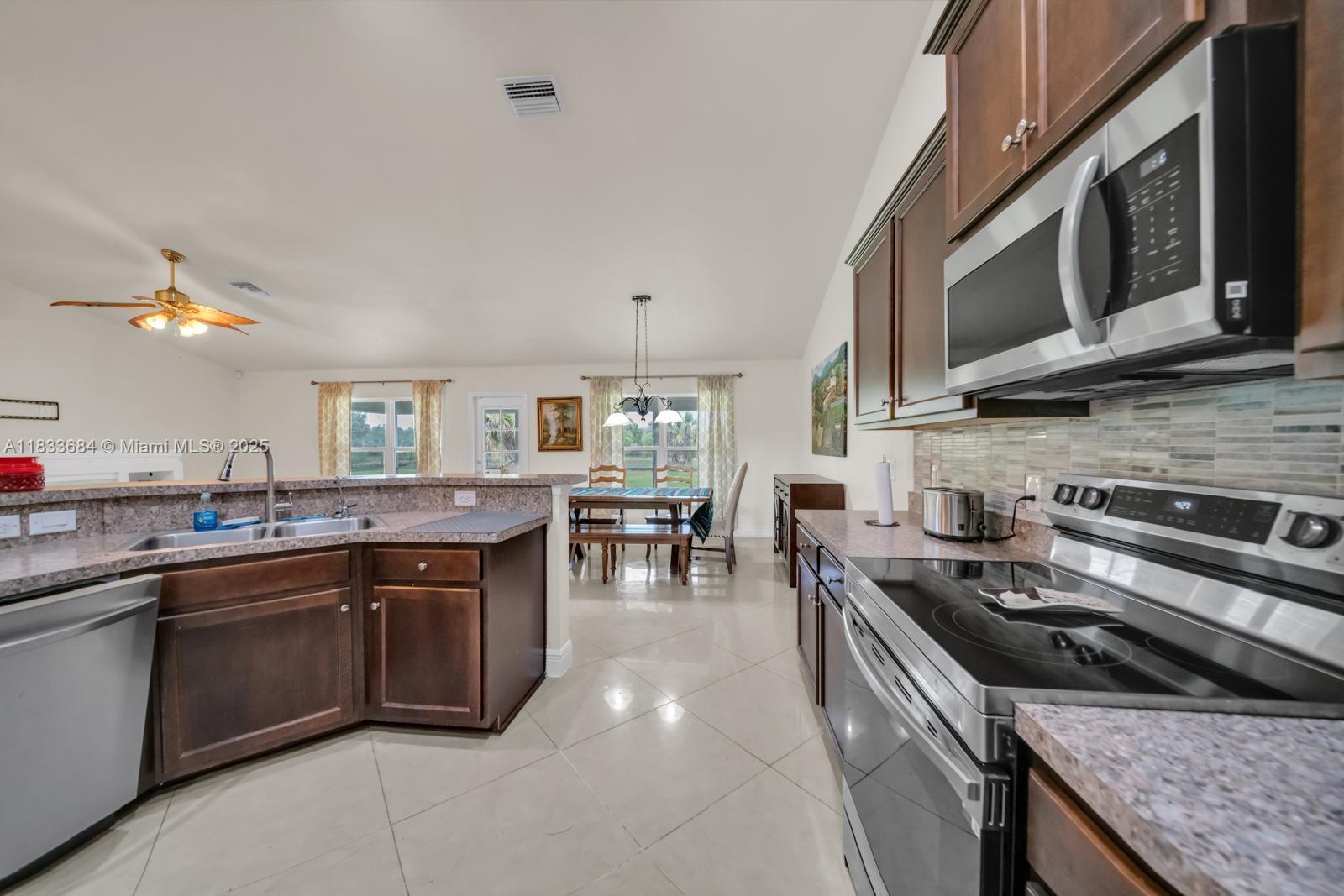 533 Willowbrook Dr, Lehigh Acres, Florida image 14