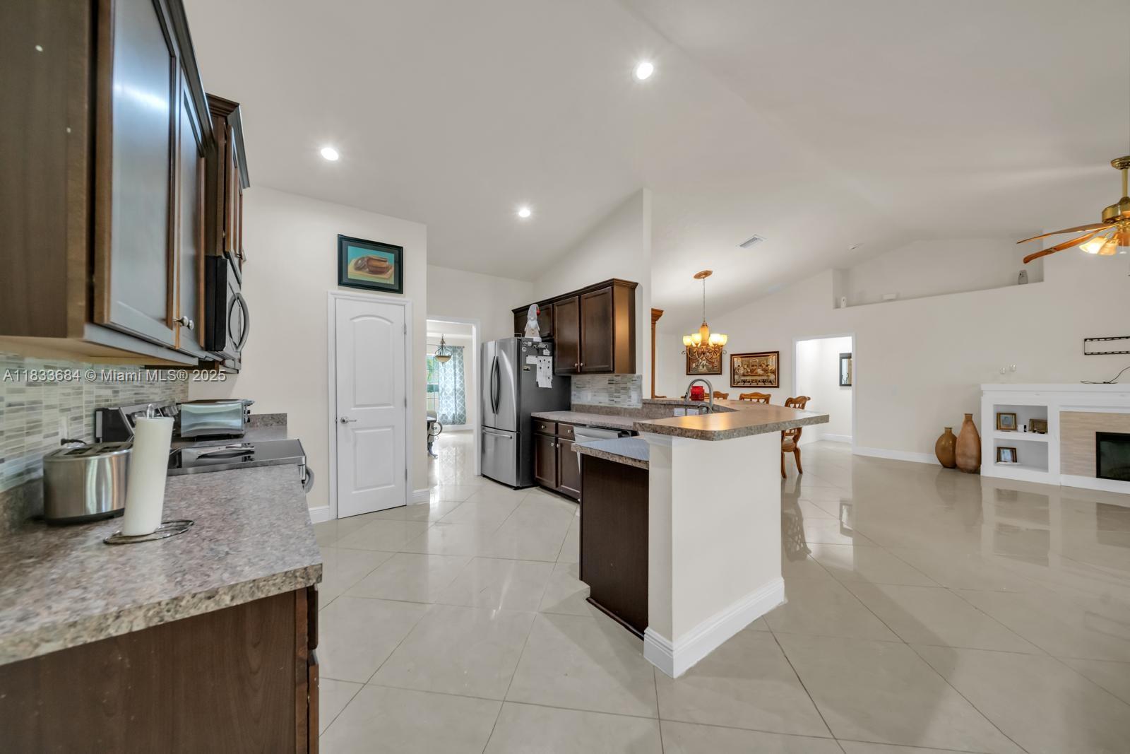533 Willowbrook Dr, Lehigh Acres, Florida image 17