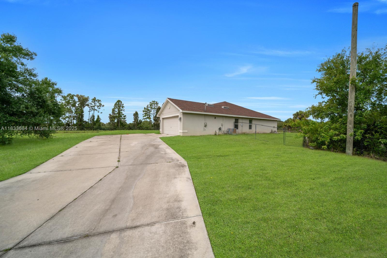 533 Willowbrook Dr, Lehigh Acres, Florida image 31