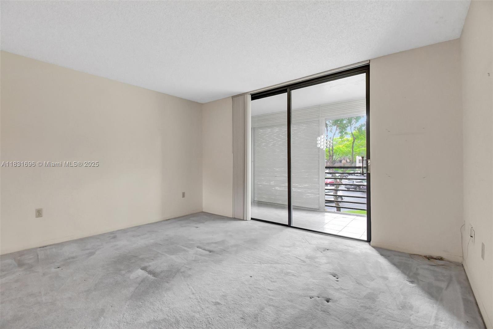 1001 Colony Point Cir #220, Pembroke Pines, Florida image 15