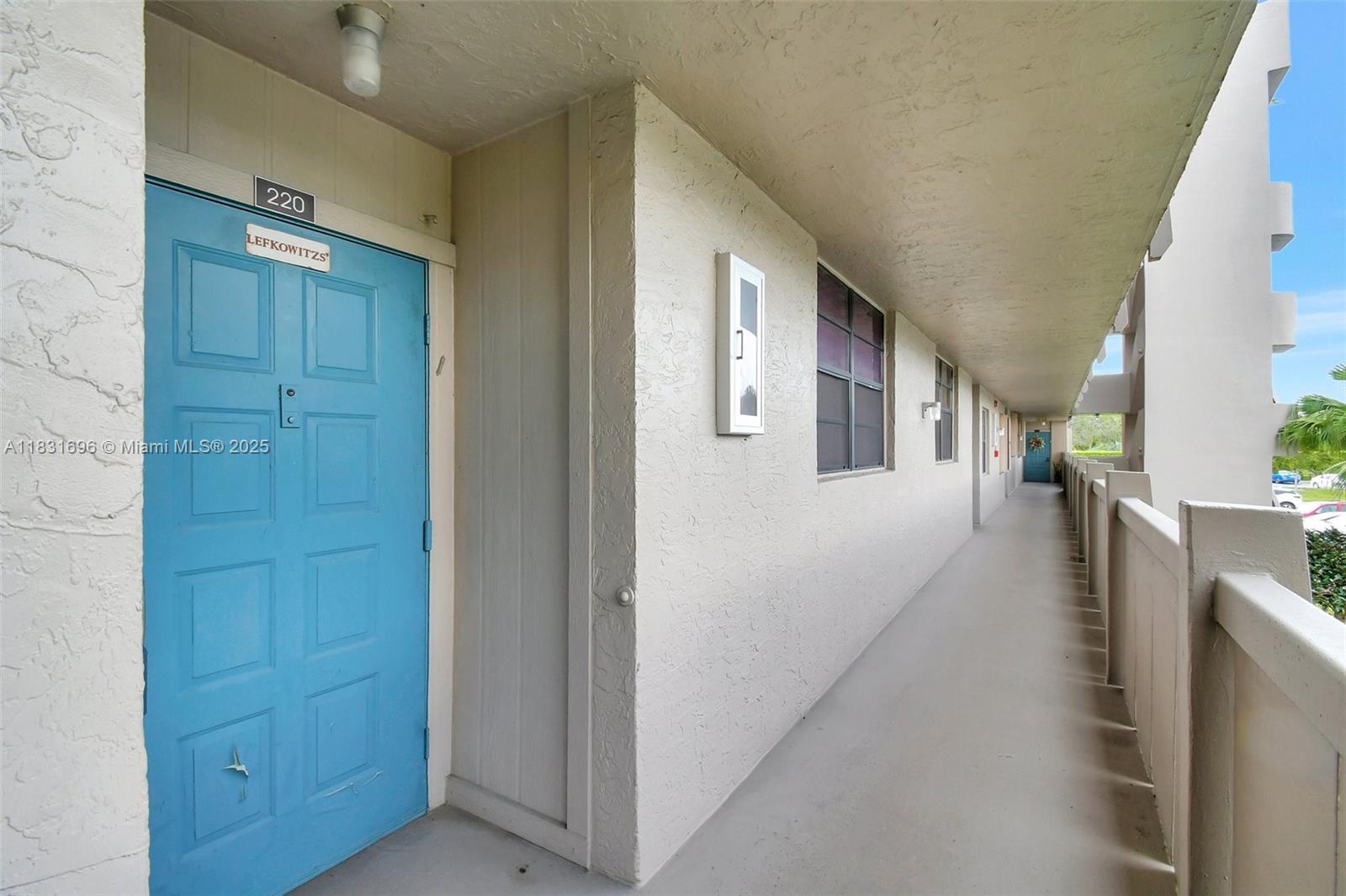 1001 Colony Point Cir #220, Pembroke Pines, Florida image 6