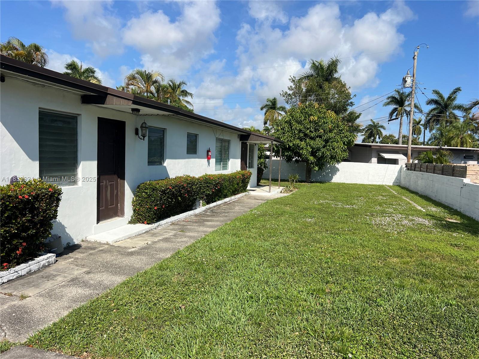 809 NE 2nd St, Hallandale Beach, Florida image 2