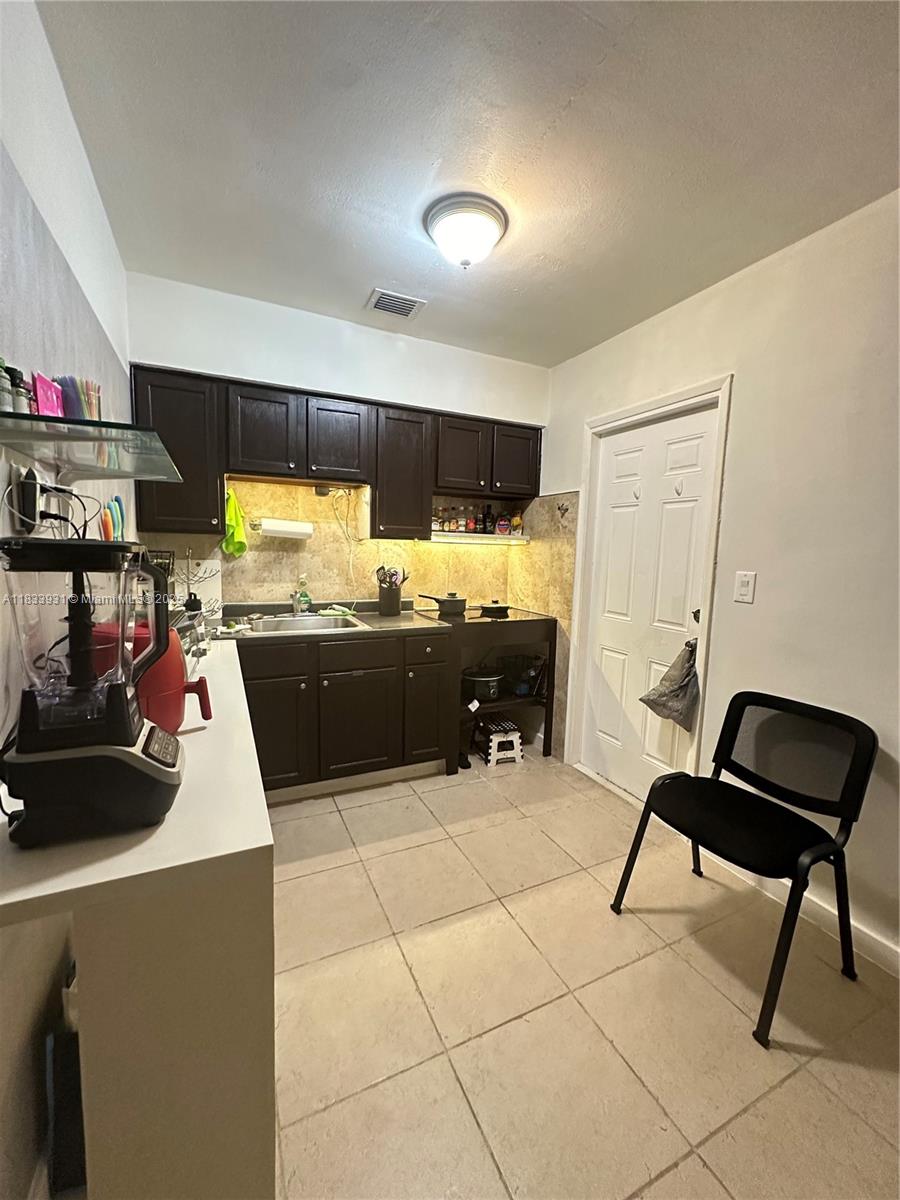 809 NE 2nd St, Hallandale Beach, Florida image 4