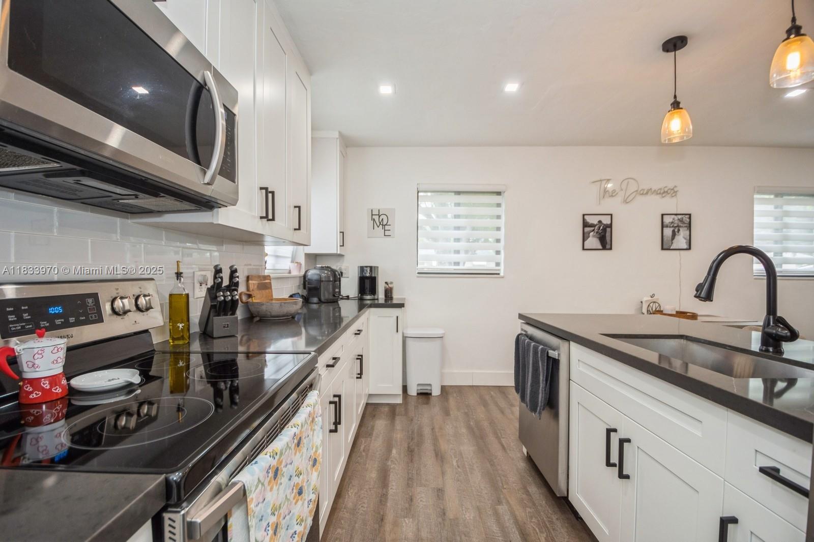 1530 N 69th Way, Hollywood, Florida image 9