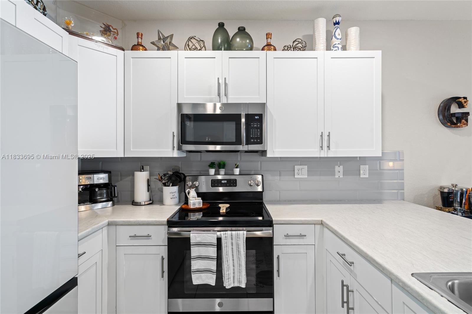 10468 W 33rd Ln, Hialeah, Florida image 17