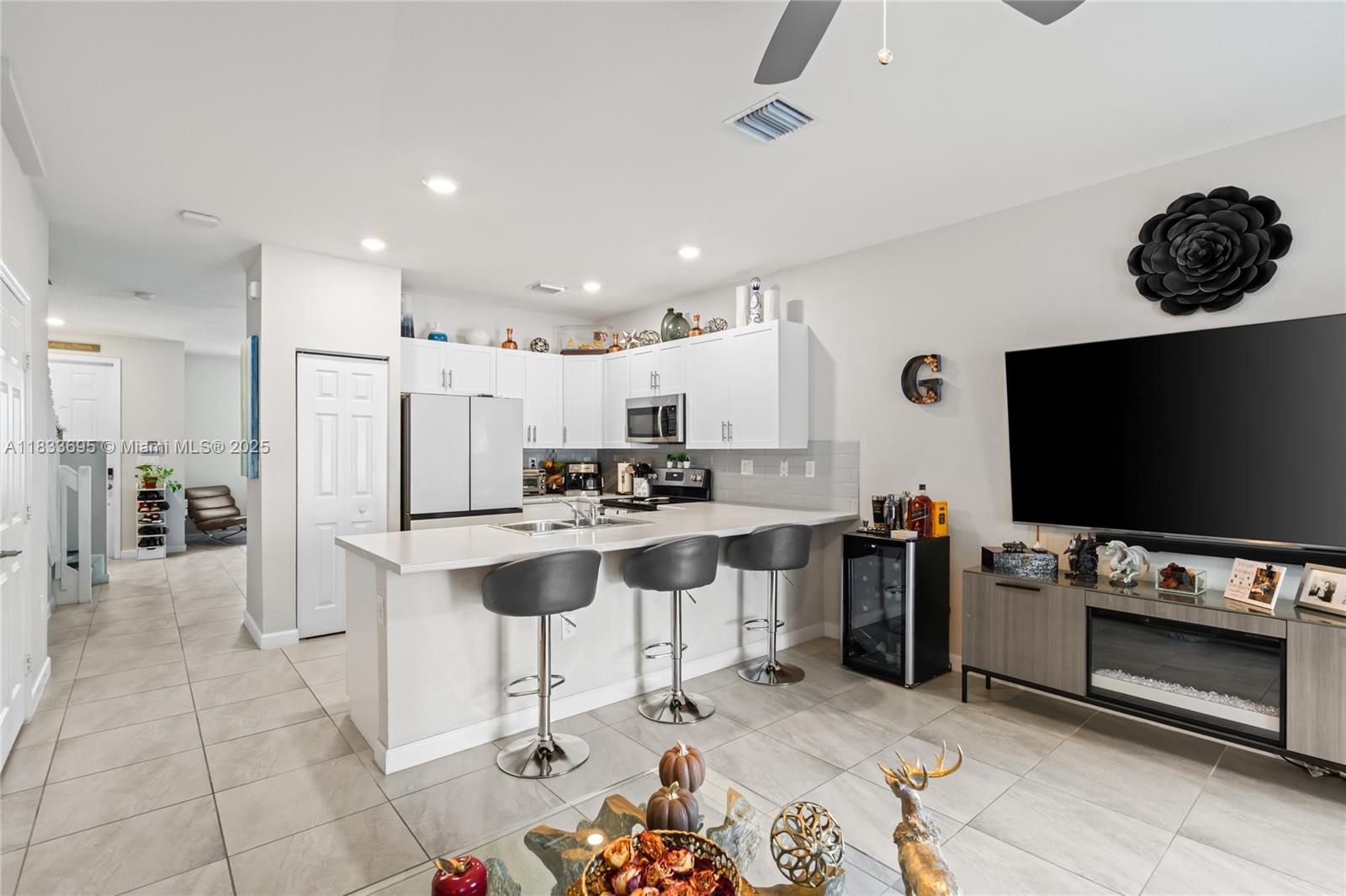 10468 W 33rd Ln, Hialeah, Florida image 27
