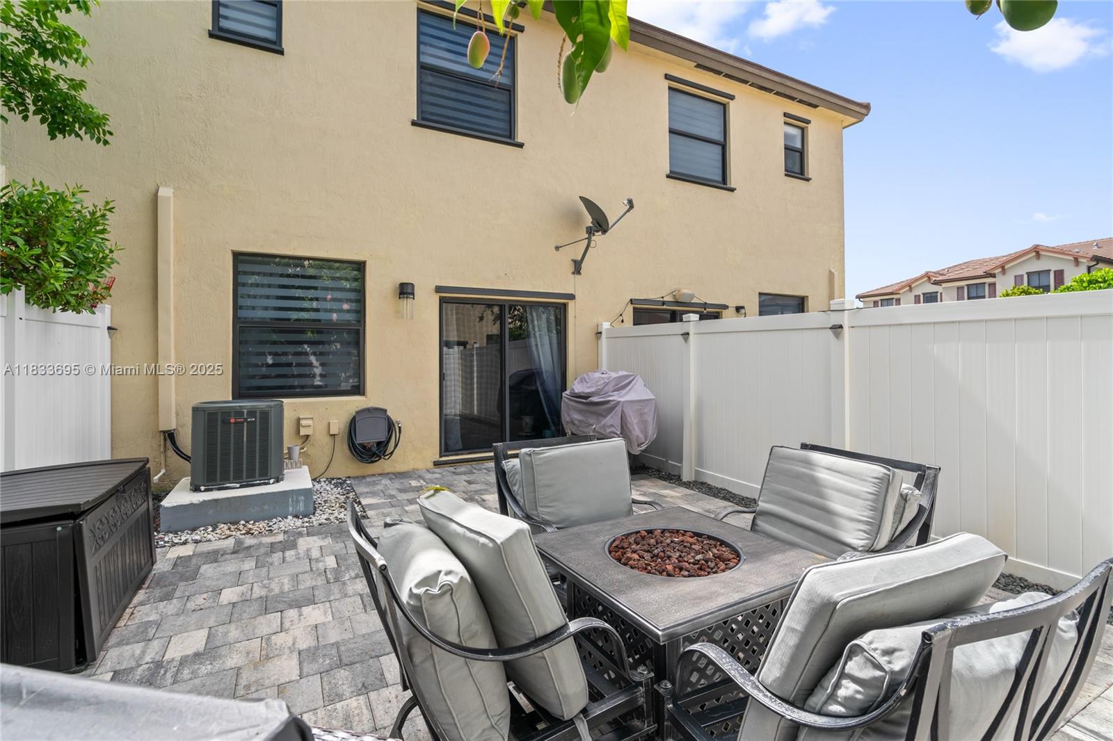 10468 W 33rd Ln, Hialeah, Florida image 47