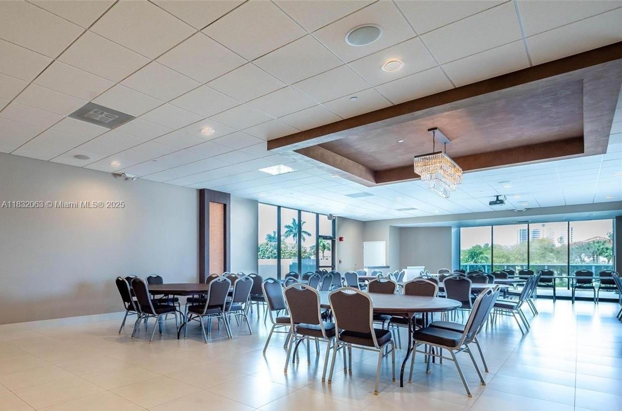 3675 N Country Club Dr #1705, Aventura, Florida image 28
