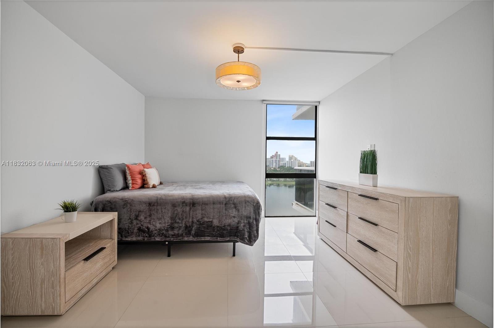 3675 N Country Club Dr #1705, Aventura, Florida image 9