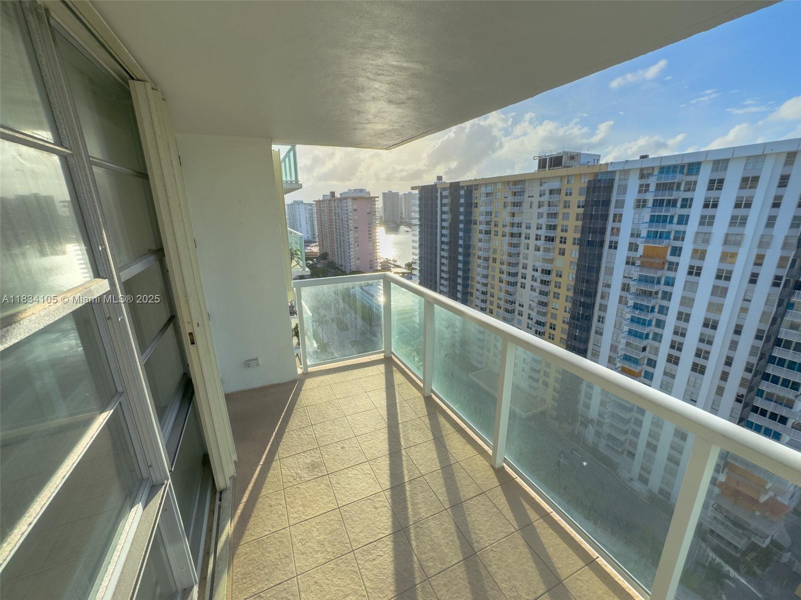 230 174TH ST #2207, SUNNY ISLES BEACH, FL 33160  Photo 3