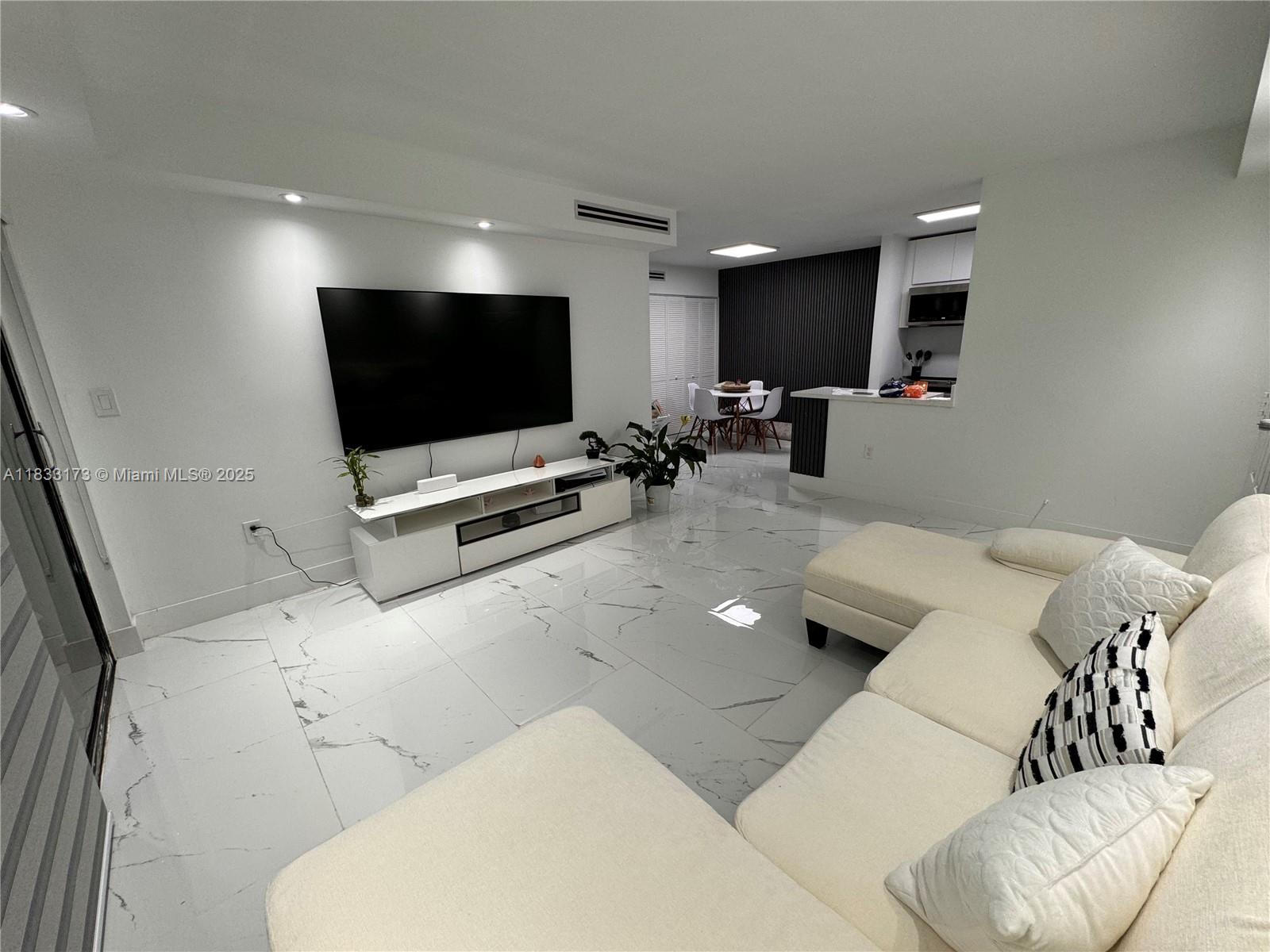 7135 NW 179th St #211, Hialeah, Florida image 1