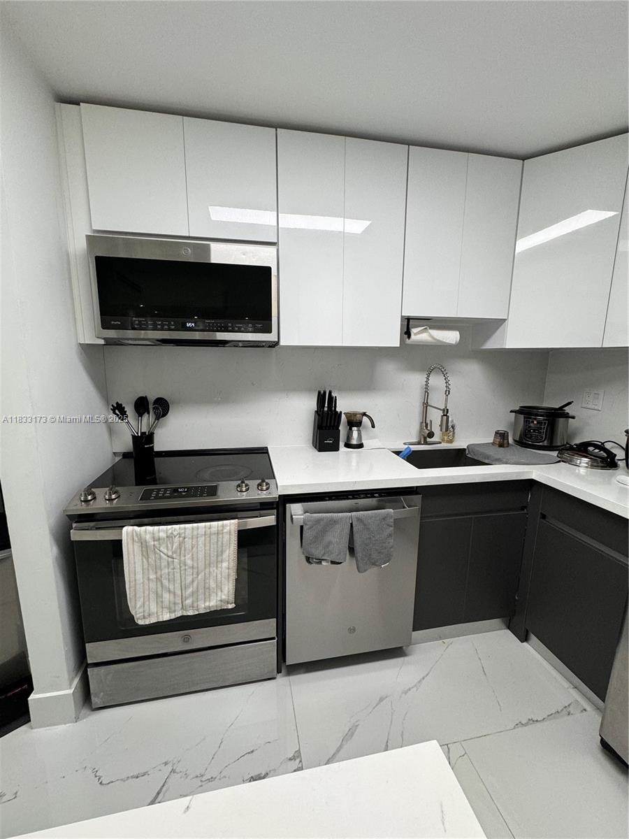 7135 NW 179th St #211, Hialeah, Florida image 12