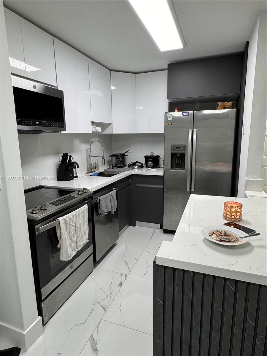 7135 NW 179th St #211, Hialeah, Florida image 14