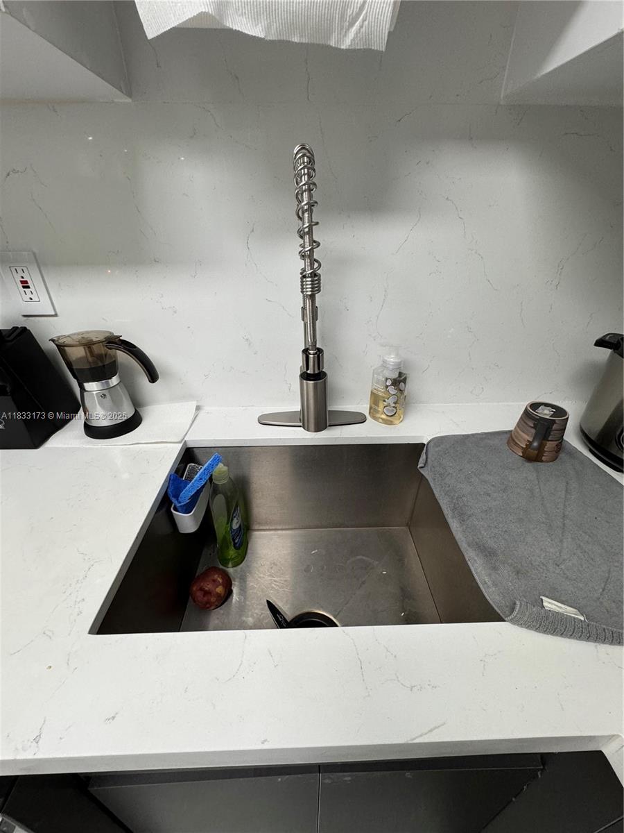 7135 NW 179th St #211, Hialeah, Florida image 15